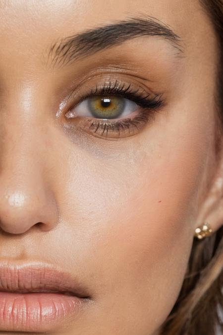 00014-2652962572-hazel eye, close up,  _lora_PerfectEyesXL_1.0_ perfecteyes, woman.png